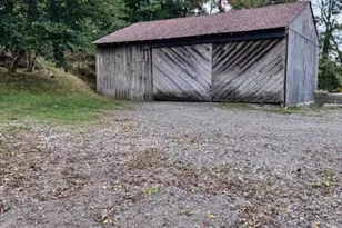 1050 Pike Springs Rd, Phoenixville, PA 19460 - Photo 7