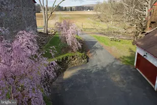 201 Pine Swamp Rd, Elverson, PA 19520 - Photo 3