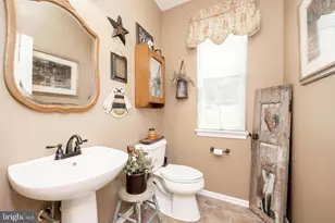 315 Martingale Cir, Coatesville, PA 19320 - Photo 17