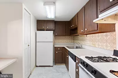 318 Old Forge Xing #318, Devon, PA 19333 - Photo 7