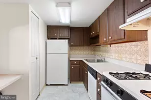 318 Old Forge Crossing, Devon, PA 19333 - Photo 7