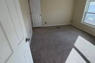 887 Aspen Ave, Spring City, PA 19475 - Photo 5