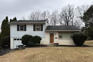 21 W Golf Club Ln, Paoli, PA 19301 - Photo 1