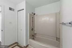 208 Valley Stream Ln, Chesterbrook, PA 19087 - Photo 17