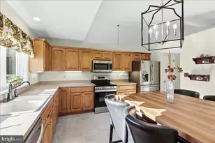 9 Parkside Dr, Elverson, PA 19520 - Photo 5