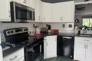 202 Thia Ct, Coatesville, PA 19320 - Photo 5