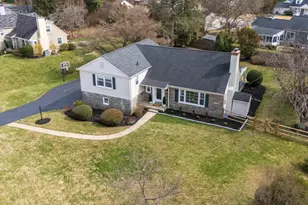 125 Clover Hill Ln, Wayne, PA 19087 - Photo 1