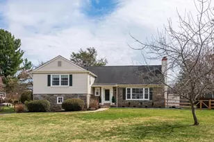 125 Clover Hill Ln, Wayne, PA 19087 - Photo 3