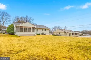 212 N Lake Dr, Downingtown, PA 19335 - Photo 17