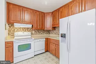 212 N Lake Dr, Downingtown, PA 19335 - Photo 5