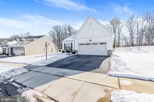 102 Lilac Ct, Coatesville, PA 19320 - Photo 5