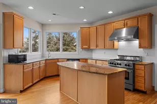 325 Shelbourne Ln, Phoenixville, PA 19460 - Photo 21