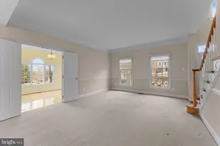 325 Shelbourne Ln, Phoenixville, PA 19460 - Photo 9