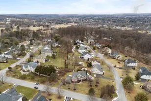 325 Shelbourne Ln, Phoenixville, PA 19460 - Photo 5