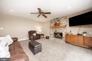 35 Oakwood Ln, Phoenixville, PA 19460 - Photo 15