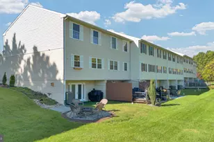 560 Lancaster Ct, Downingtown, PA 19335 - Photo 3