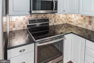 46 Stonehurst Ct, Chesterbrook, PA 19087 - Photo 5