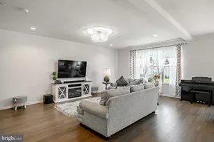 25 N Tompkins Square, Downingtown, PA 19335 - Photo 13