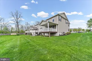 56 New Village Greene Dr, Honey Brook, PA 19344 - Photo 17