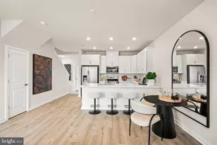 221 Bronze St, Phoenixville, PA 19460 - Photo 3