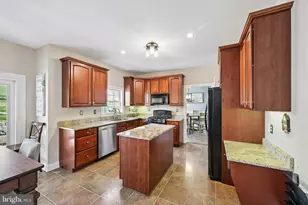 404 Country Edge Cir, Downingtown, PA 19335 - Photo 9