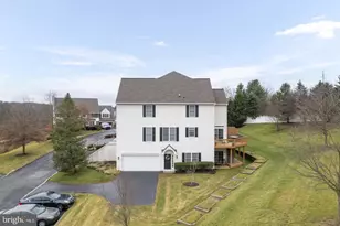 706 Whispering Brooke Dr, Newtown Square, PA 19073 - Photo 3
