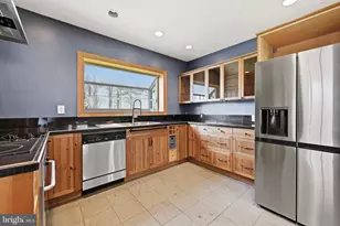 1019 Stirling St, Coatesville, PA 19320 - Photo 11