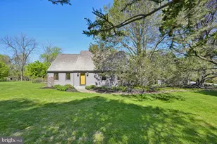 817 Sharon Cir, West Chester, PA 19382 - Photo 3