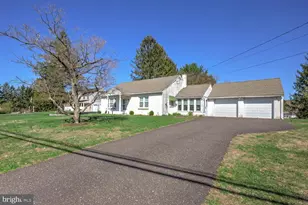 231 Warwick Rd, Elverson, PA 19520 - Photo 3