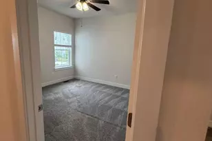 704 Peony Ln, Spring City, PA 19475 - Photo 15