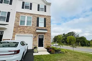 902 Magnolia Ln, Spring City, PA 19475 - Photo 1