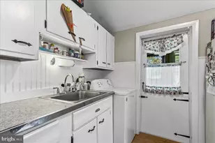 438 W 1st Ave, Parkesburg, PA 19365 - Photo 13