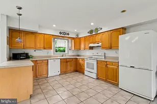 102 Heather Hill Dr, Downingtown, PA 19335 - Photo 7