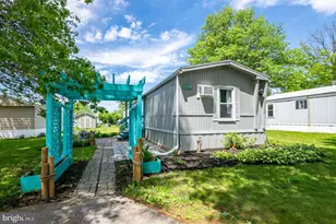 319 Grubb Dr, Elverson, PA 19520 - Photo 3