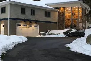 215 Oakwood Ln, Phoenixville, PA 19460 - Photo 3