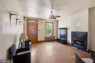 239 Hall St, Phoenixville, PA 19460 - Photo 3