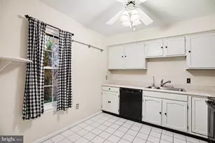 205 Valley Stream Ln, Chesterbrook, PA 19087 - Photo 5