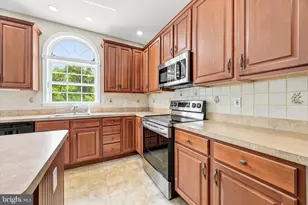 108 Cooper Hawk Dr, Coatesville, PA 19320 - Photo 5