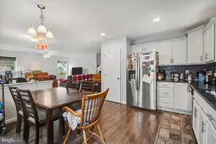 121 N Yeingst Dr, Elverson, PA 19520 - Photo 5