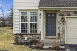 192 S Savanna Dr, Pottstown, PA 19465 - Photo 3