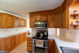 10 Sunset Ln, Phoenixville, PA 19460 - Photo 7