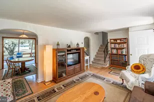 10 Sunset Ln, Phoenixville, PA 19460 - Photo 5