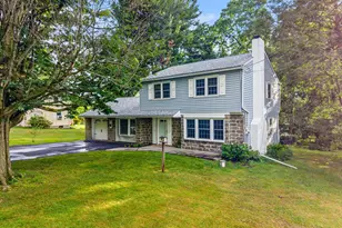 2113 Robin Ln, Pottstown, PA 19465 - Photo 3
