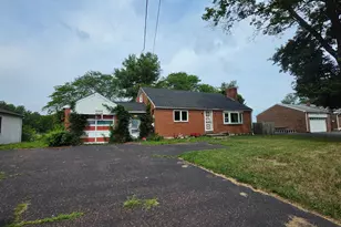 1005 Laurelwood Rd, Pottstown, PA 19465 - Photo 1