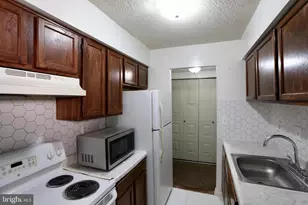 2407 Pond View Dr, West Chester, PA 19382 - Photo 3