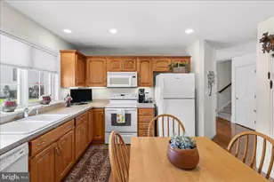 13 Parkside Dr, Elverson, PA 19520 - Photo 3