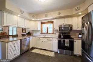 106 Stephen Ln, Pottstown, PA 19465 - Photo 5