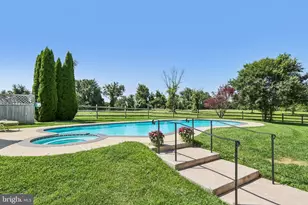 45 Flintlock Cir, West Grove, PA 19390 - Photo 3