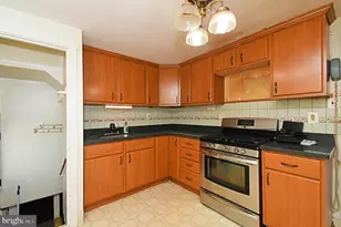 889 Old Lancaster Rd, Berwyn, PA 19312 - Photo 9