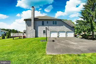 212 Prescott Dr, Chester Springs, PA 19425 - Photo 3